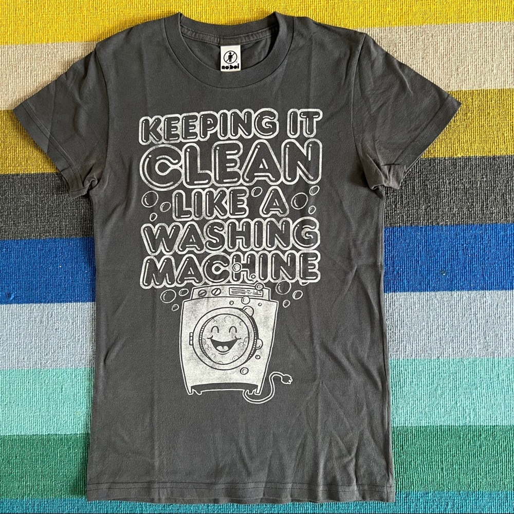 CLEAN LIKE A WASHING MACHINE Graphic T-shirt • Small • So cute!